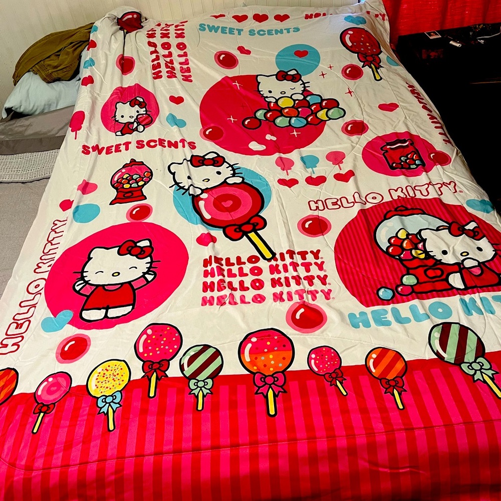 Comforter set, only the comforter left. Hello Kitty reversible.